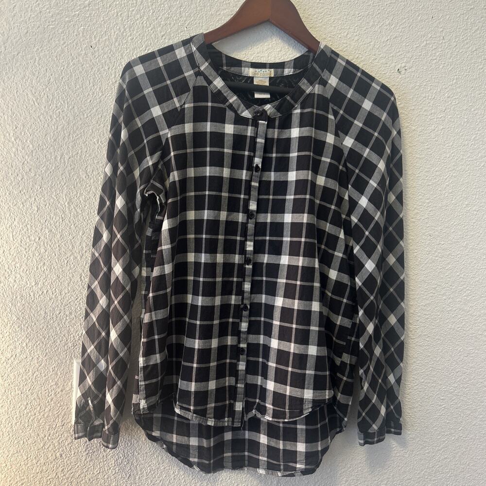 Love On Tap Gingham Print Top Women’s Size Medium Lace Long Sleeve